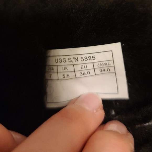 Ugg Classic II Short Boot - Picture 4 of 4